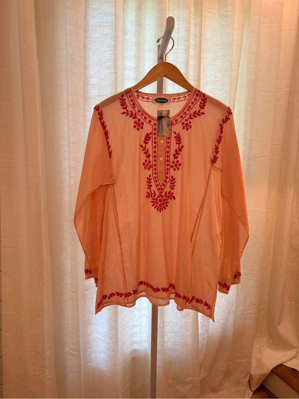 NWT DOLMA BOUTIQUE SHOP BOUGHT Peach Embroidered V-Neck Tunic Top